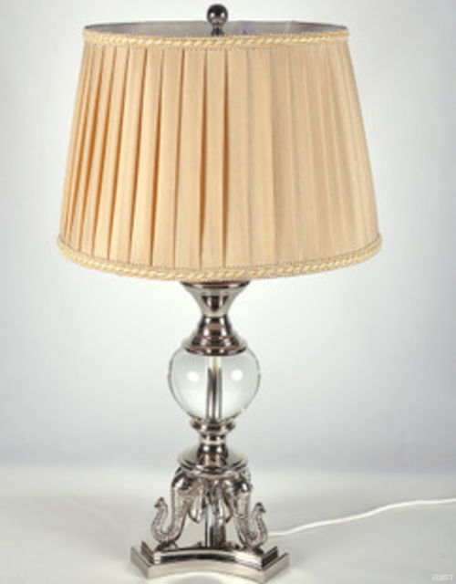 流光溢彩 玻璃材質臺燈的藝術與實用