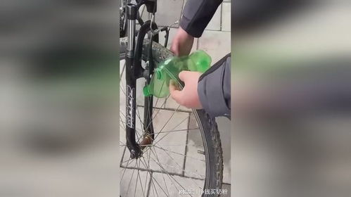 省錢妙招 用礦泉水瓶自制自行車鎖，牢固又實(shí)用